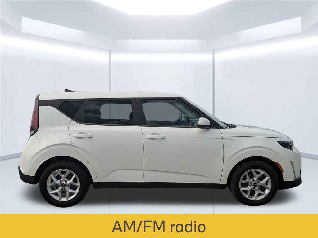 Used 2023 Kia Soul LX w/ Option Group 015 FWD image 8