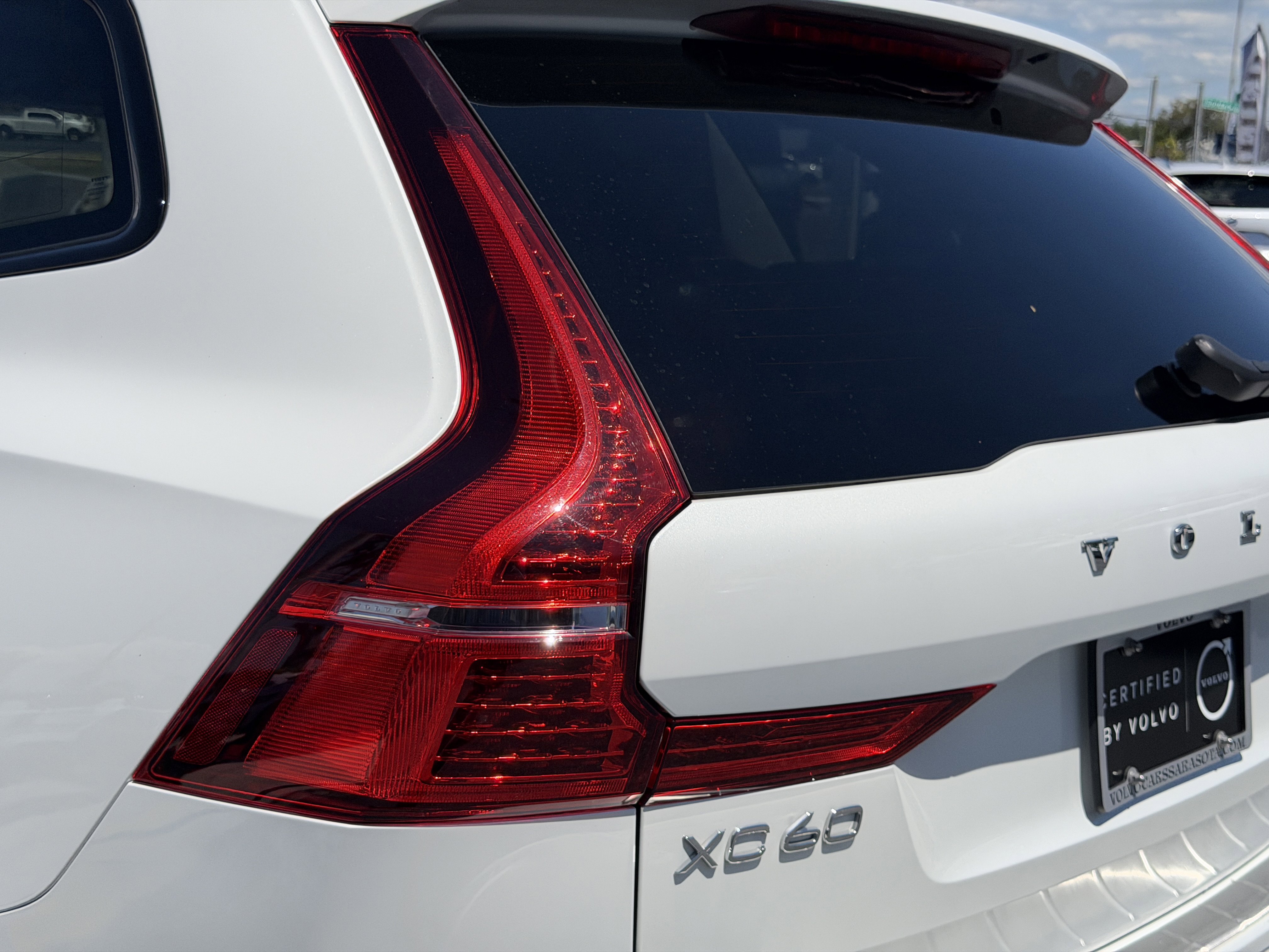 Certified 2023 Volvo XC60 B5 Plus w/ Climate Package FWD image 9