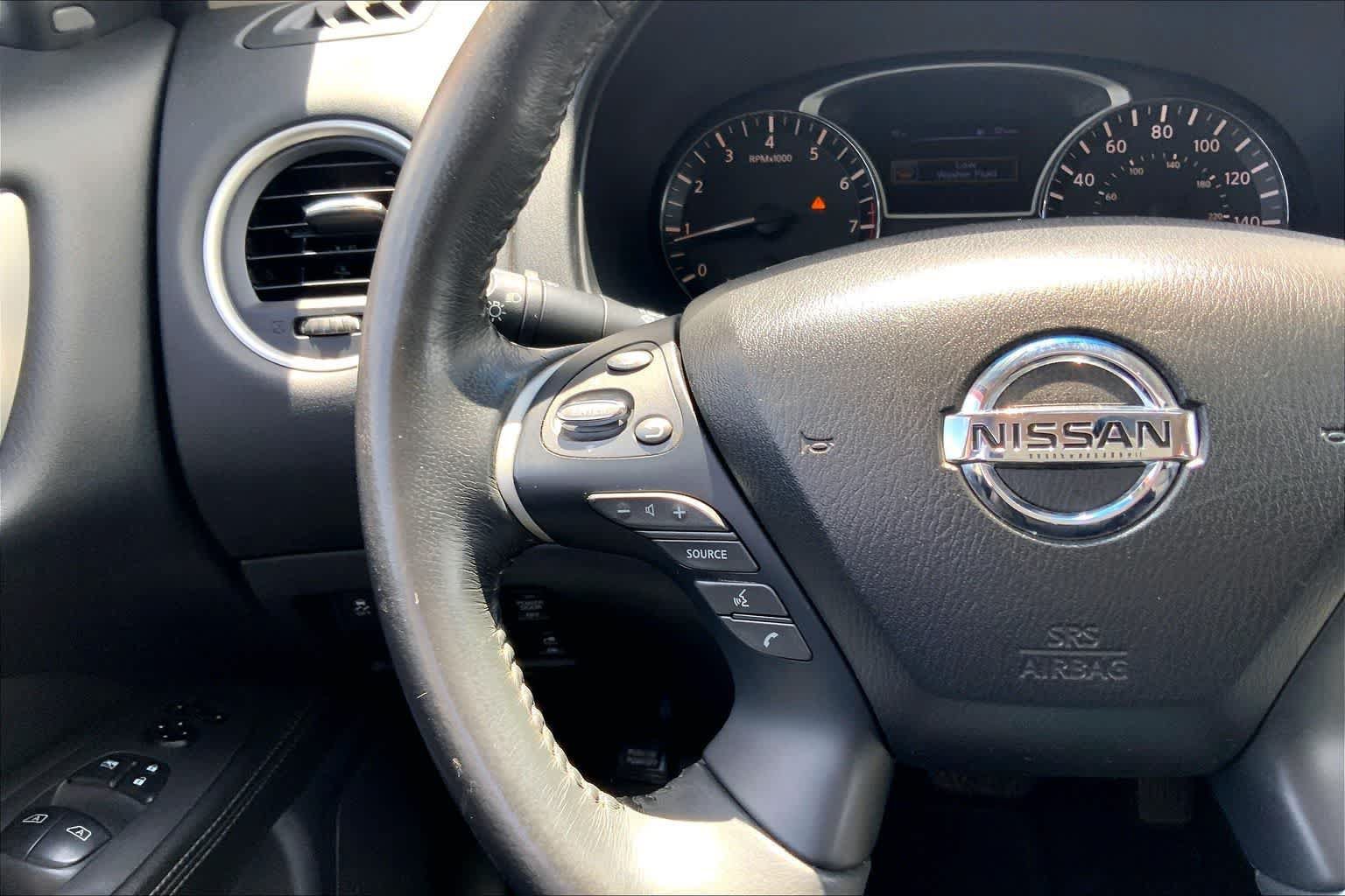 Used 2015 Nissan Pathfinder Platinum w/ Family Entertainment Package FWD image 24
