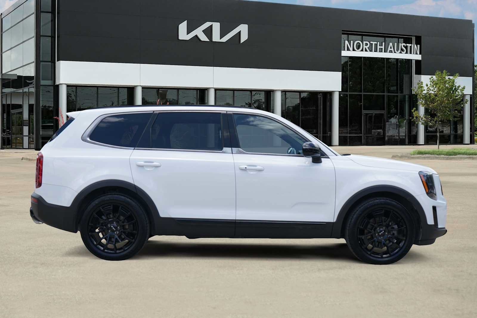 Certified 2022 Kia Telluride SX w/ SX Prestige Package AWD/4WD image 6