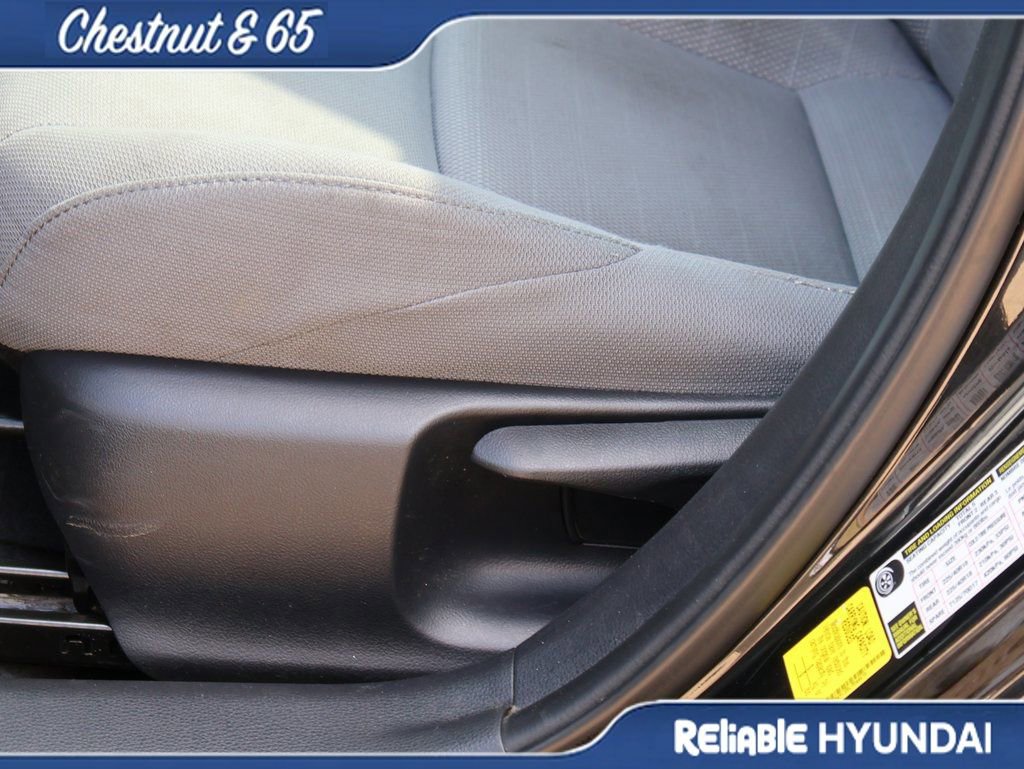 Used 2020 Toyota Corolla SE w/ SE Premium Package image 24