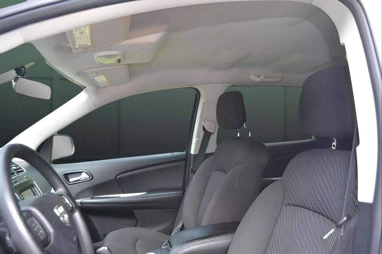 Used 2018 Dodge Journey SE image 13