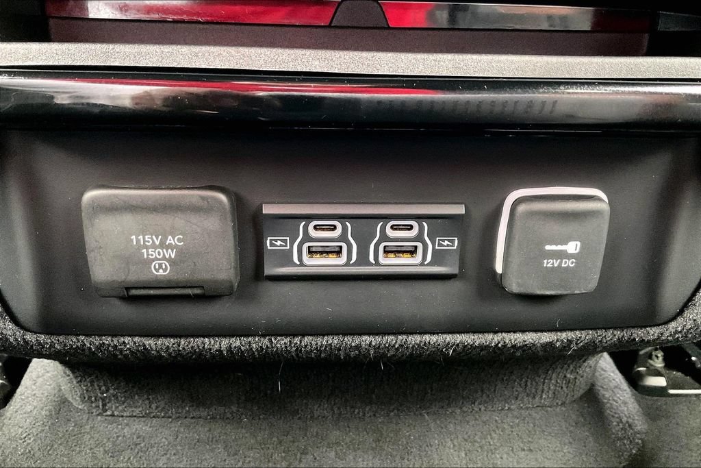 Used 2024 Jeep Wagoneer L Series II w/ Flexible Seating Group AWD/4WD image 32