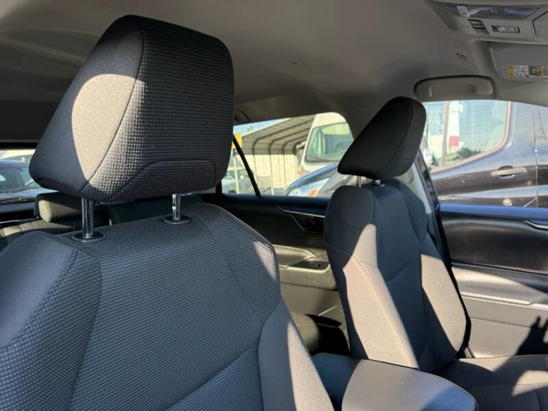 Used 2023 Toyota RAV4 LE image 9