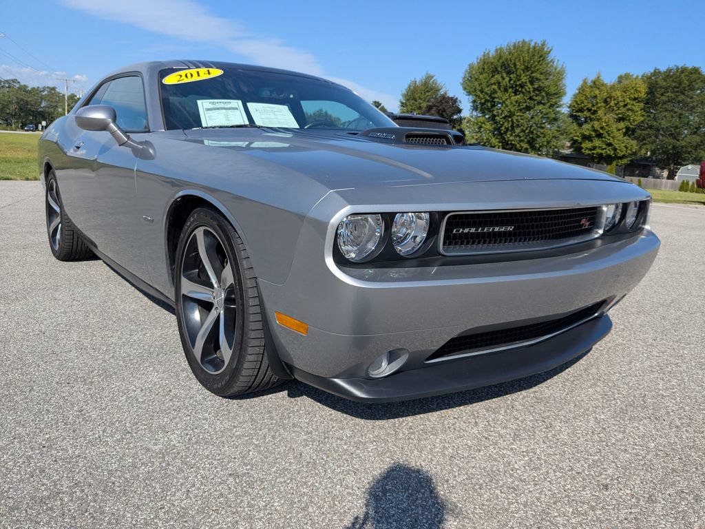Used 2014 Dodge Challenger R/T RWD image 2