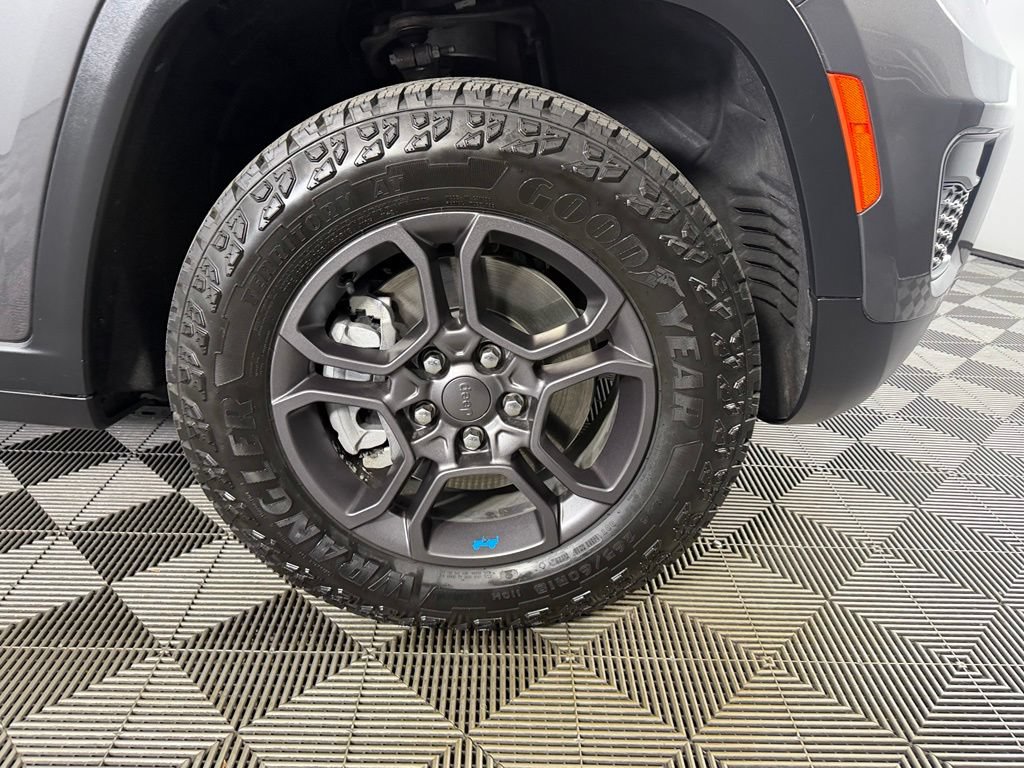 Used 2024 Jeep Grand Cherokee Trailhawk AWD/4WD image 11