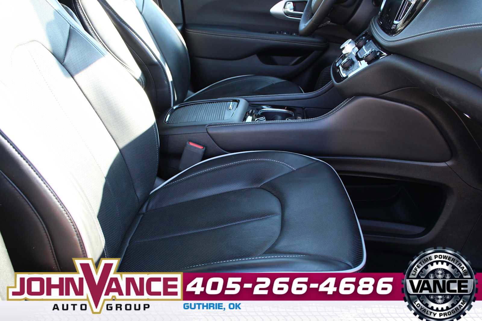 Used 2025 Chrysler Pacifica Limited FWD image 21
