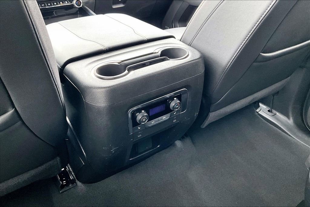 Used 2025 Chevrolet Suburban Premier image 33