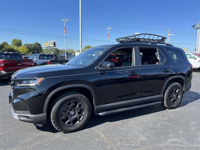 Used 2025 Honda Pilot TrailSport image 3
