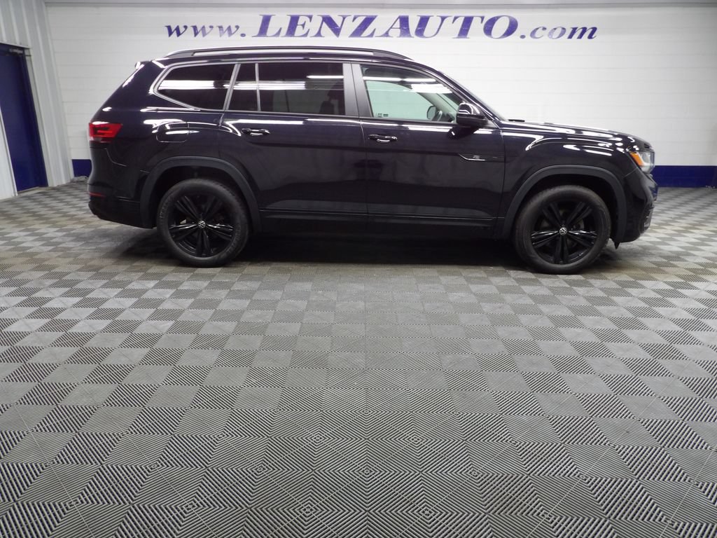 Used 2023 Volkswagen Atlas SEL R-Line AWD/4WD image 2