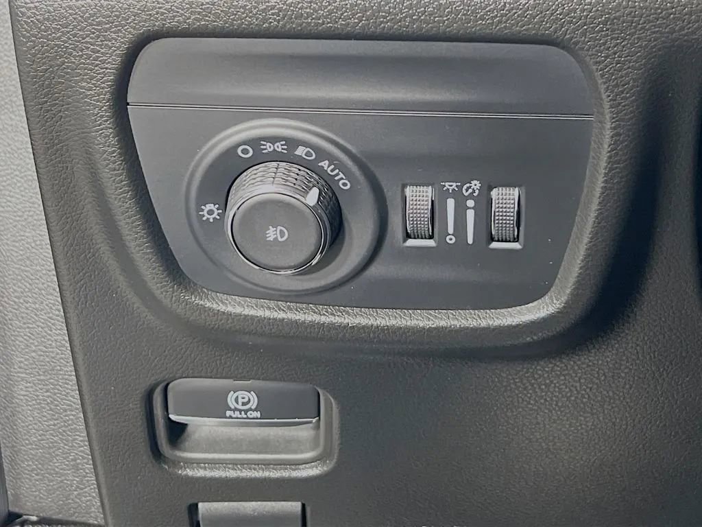 Used 2024 Jeep Grand Cherokee Summit w/ Adv Protech Group IV AWD/4WD image 11