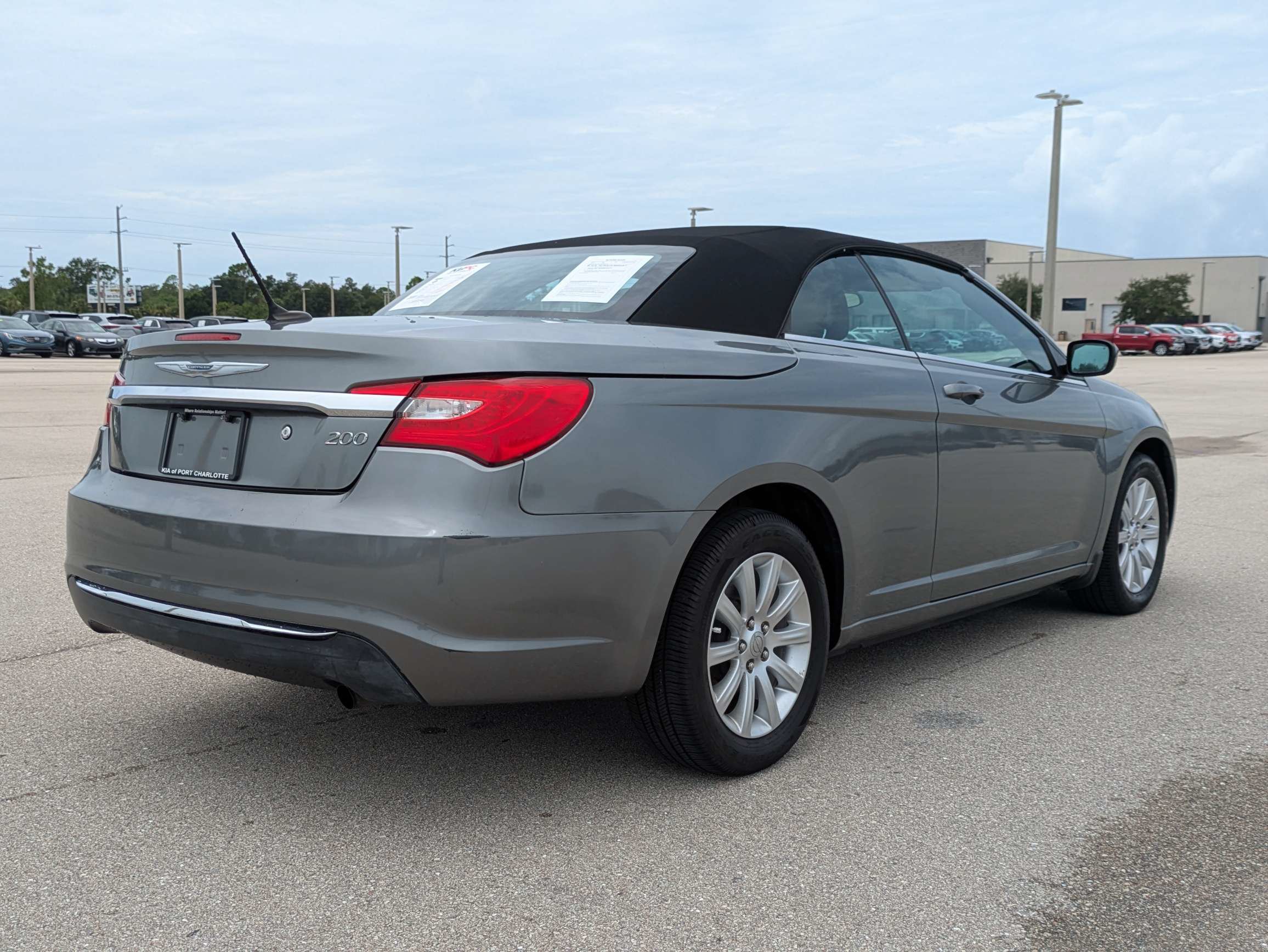 Used 2012 Chrysler 200 Touring FWD image 5