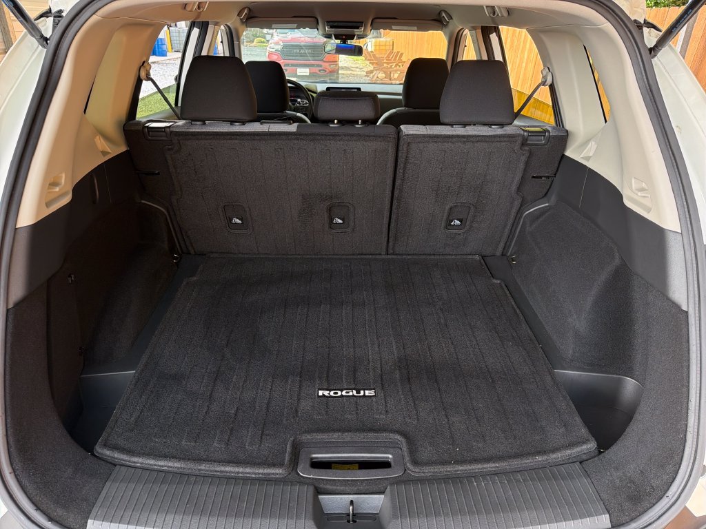 Used 2023 Nissan Rogue SV FWD image 30