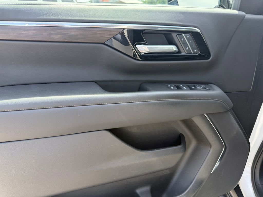 Used 2025 Chevrolet Tahoe Z71 AWD/4WD image 6