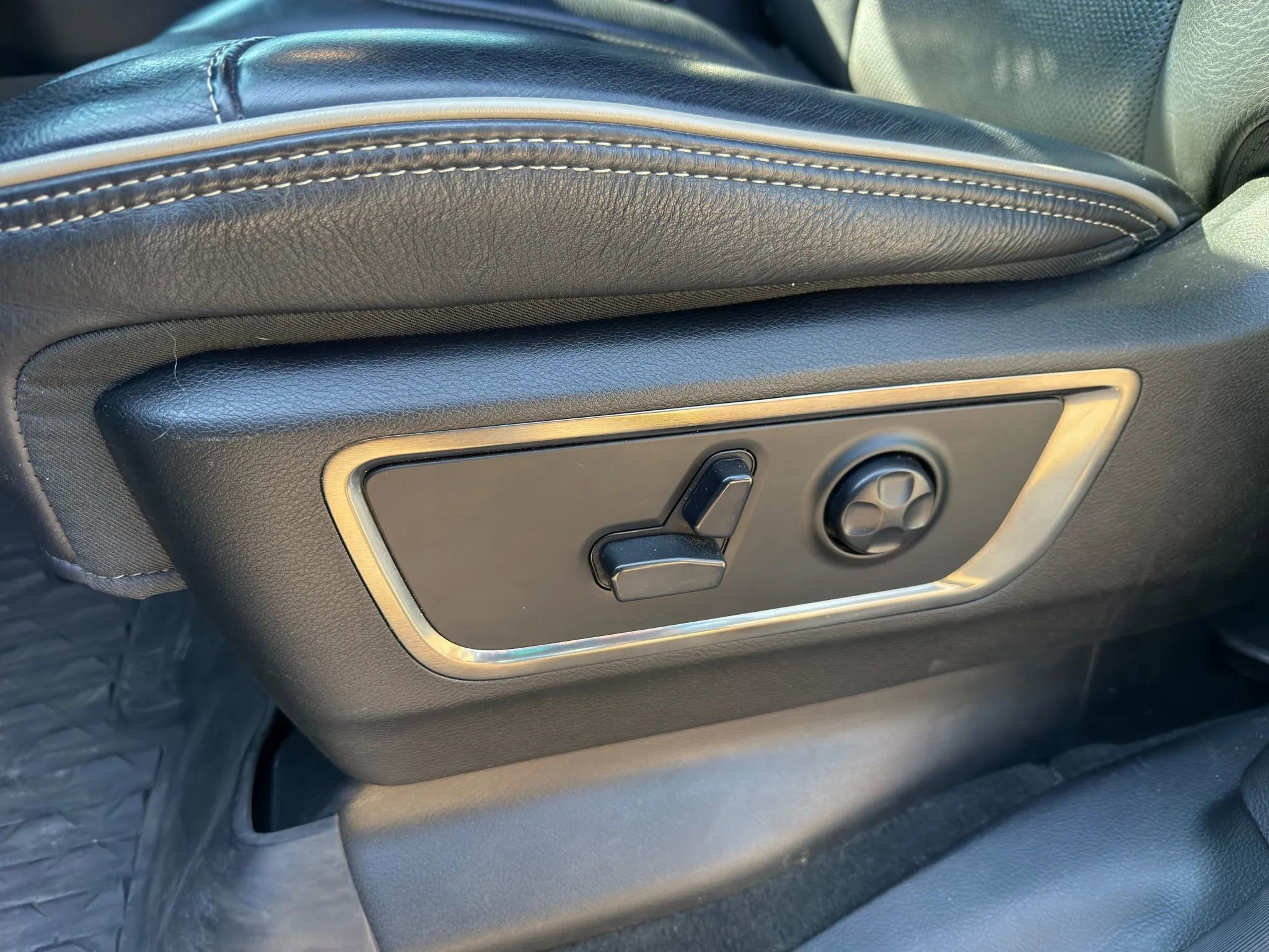 Used 2021 RAM 1500 Limited w/ Night Edition image 39