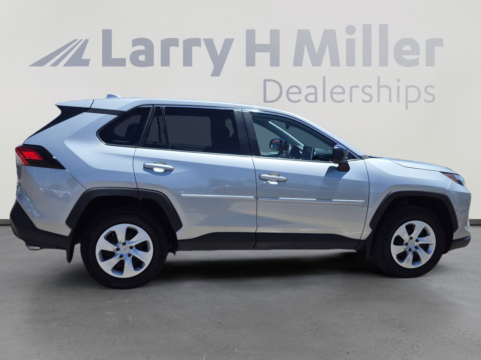 Certified 2023 Toyota RAV4 LE AWD/4WD image 6