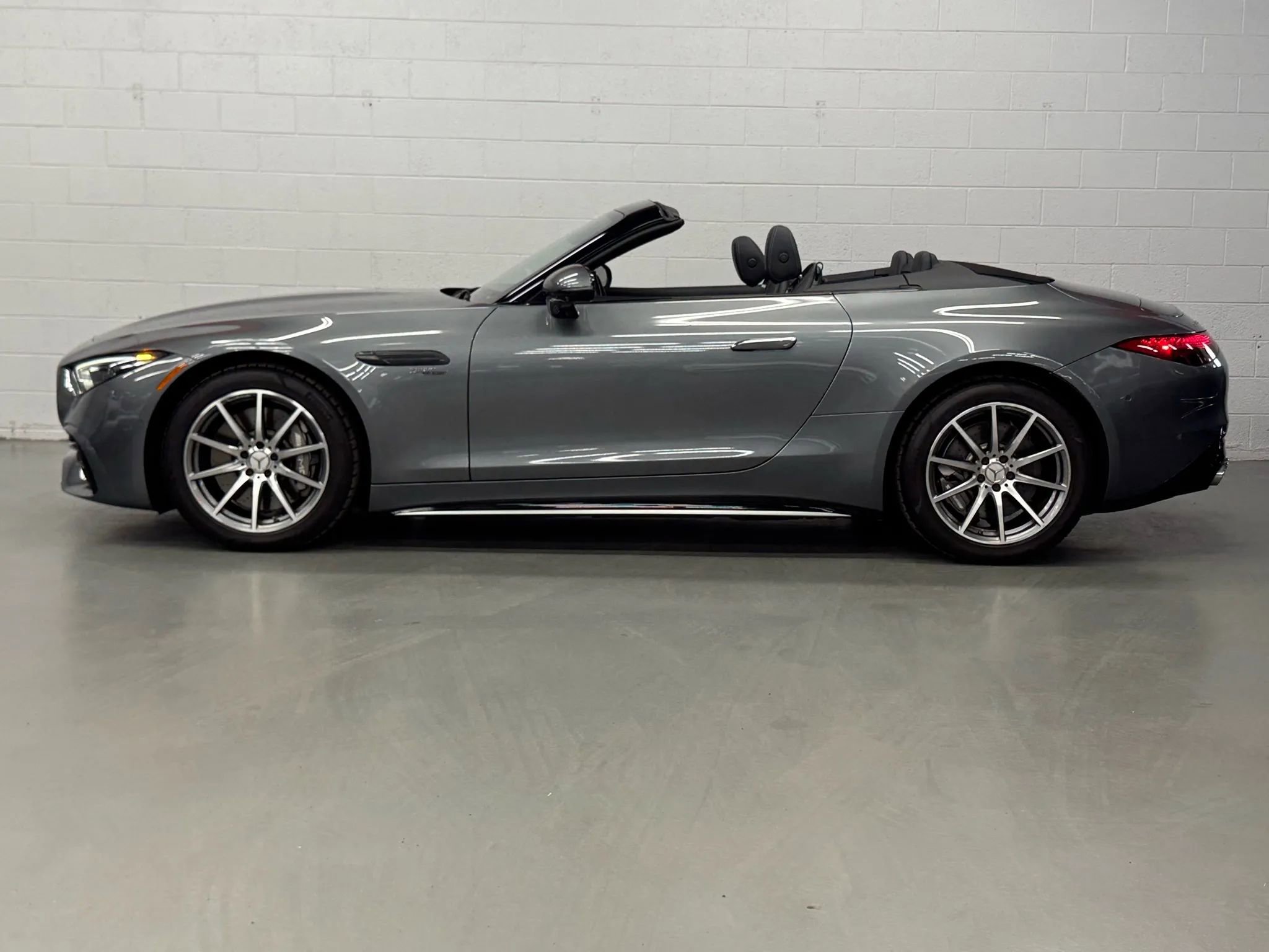 Used 2023 Mercedes-Benz SL 43 AMG w/ Driver Assistance Package image 3