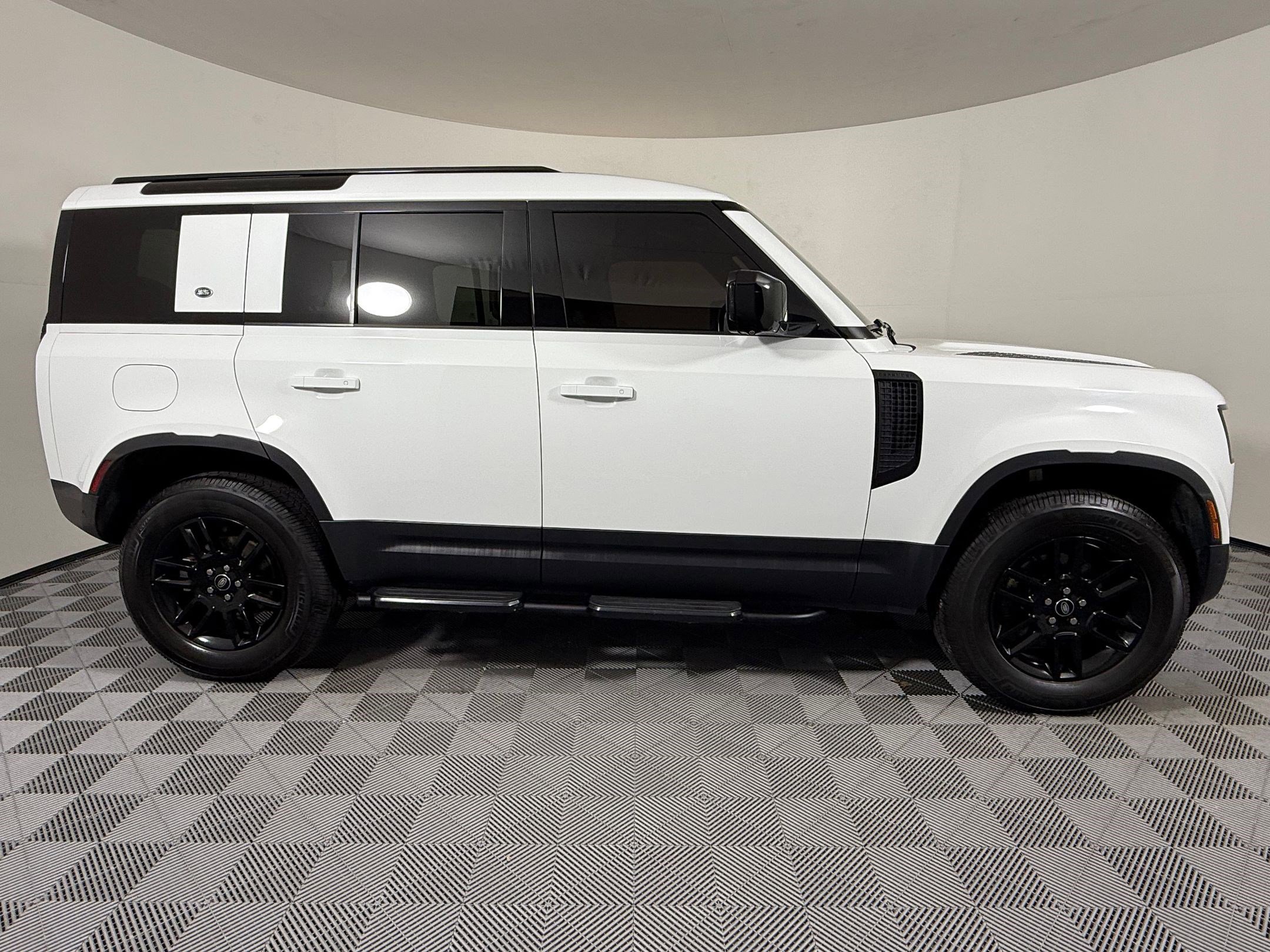 Used 2023 Land Rover Defender 110 S AWD/4WD image 8