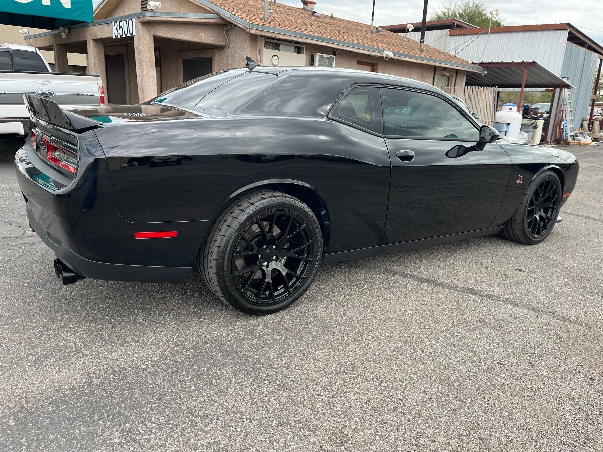 Used 2015 Dodge Challenger R/T Scat Pack w/ Leather Interior Group RWD image 4