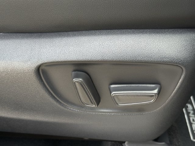 Used 2026 Toyota Highlander Limited AWD/4WD image 33