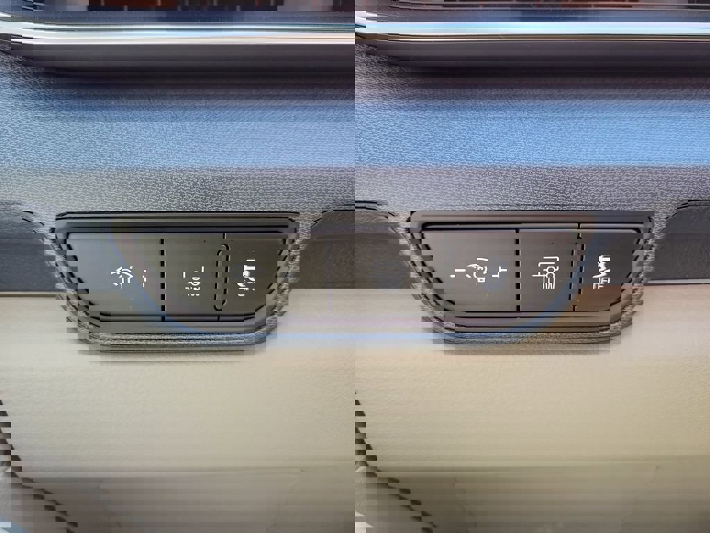 New 2026 Kia Carnival EX FWD image 25