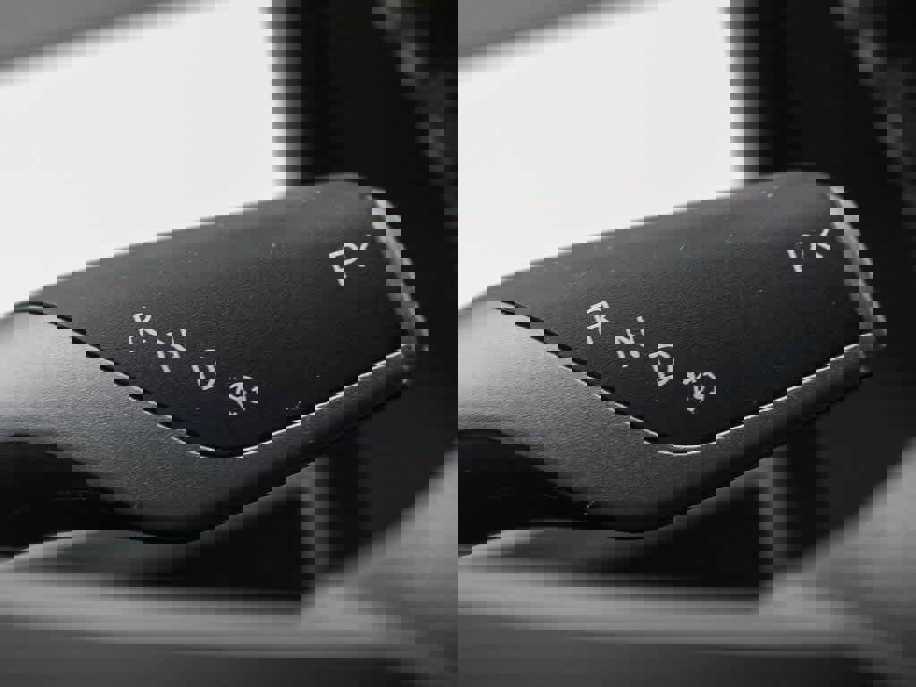 Used 2024 Tesla Model Y 2WD image 23