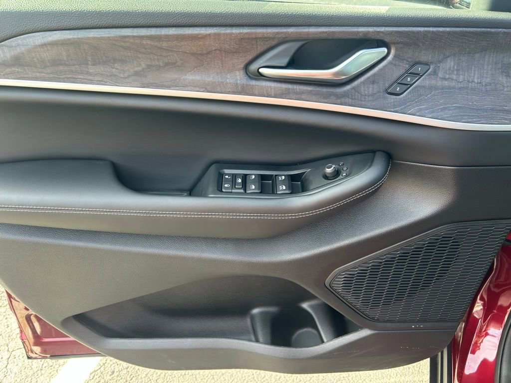 New 2025 Jeep Grand Cherokee Limited image 4