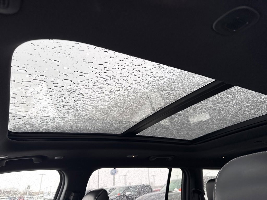 Certified 2024 Jeep Grand Cherokee L Limited w/ Luxury Tech Group II image 5