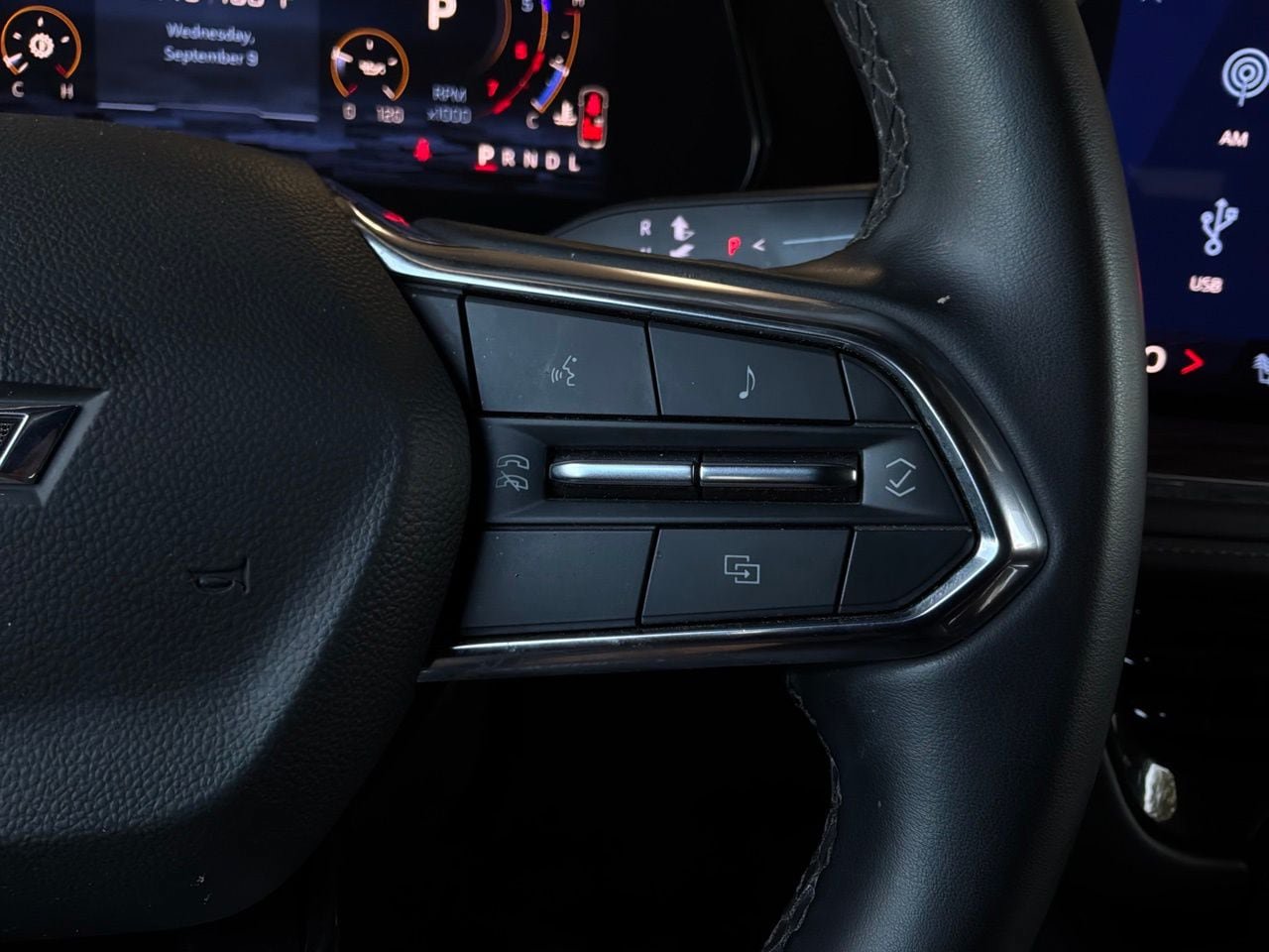 Used 2025 Chevrolet Tahoe Z71 AWD/4WD image 45