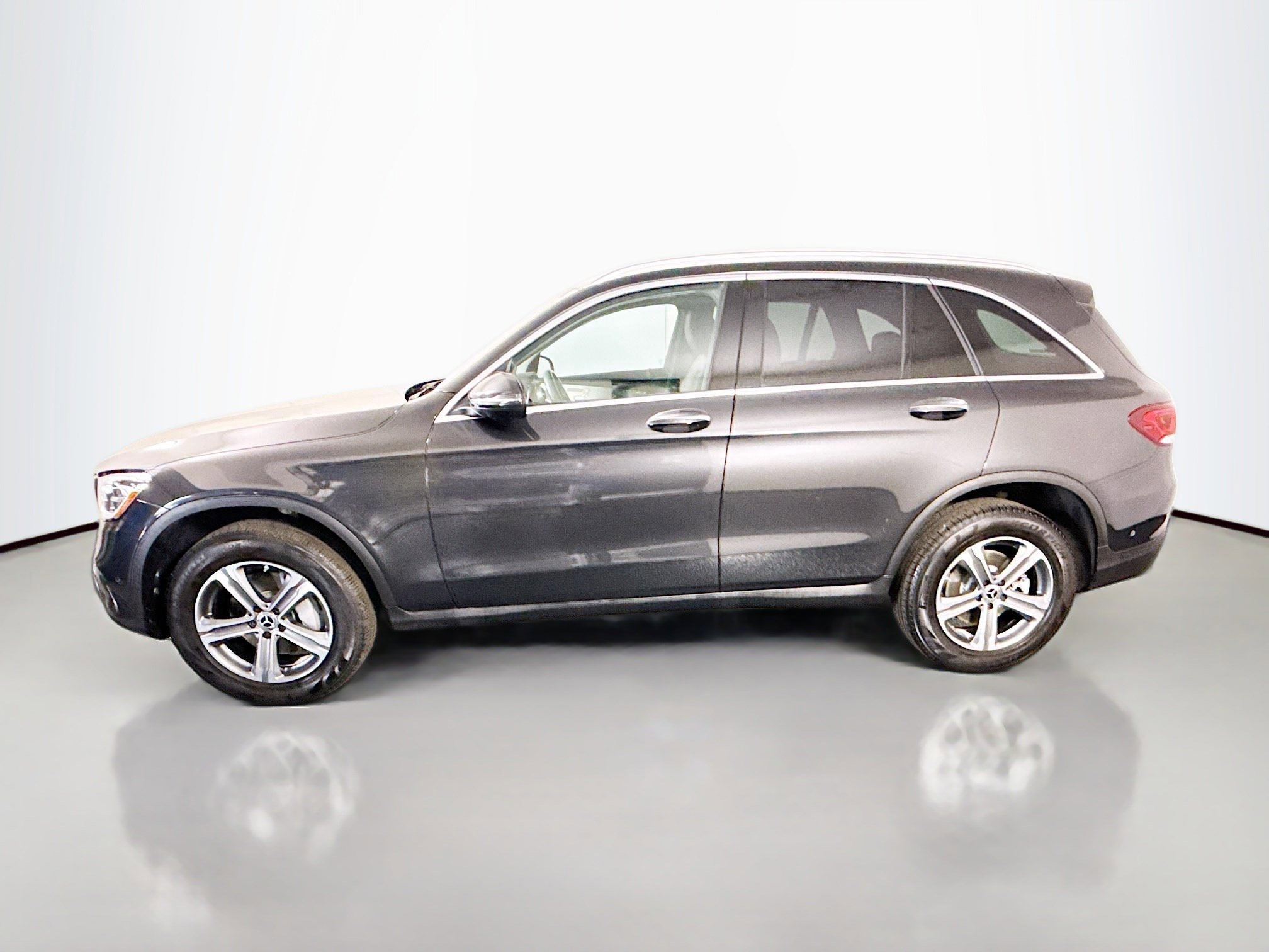 Used 2022 Mercedes-Benz GLC 300 w/ Premium Package Lite image 6