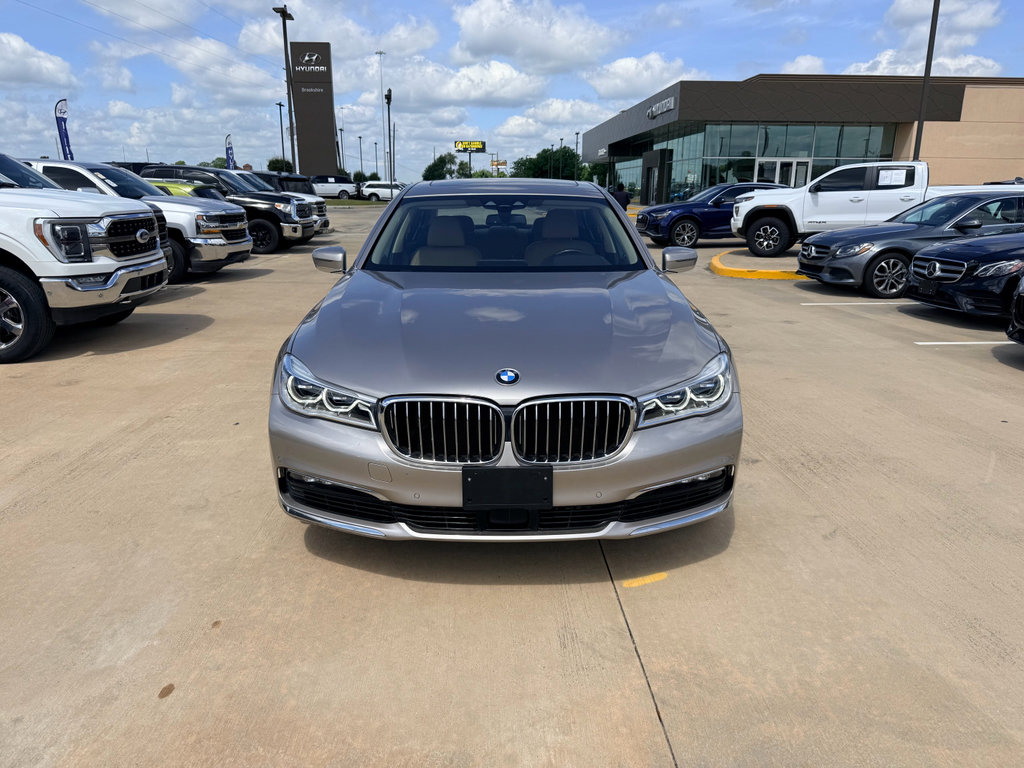 Used 2018 BMW 750i RWD image 2