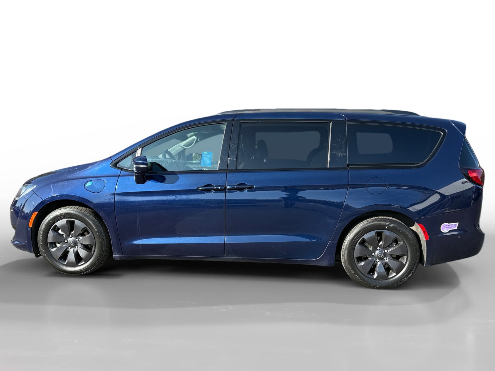 Used 2019 Chrysler Pacifica Limited w/ Advanced Safetytec Group image 2