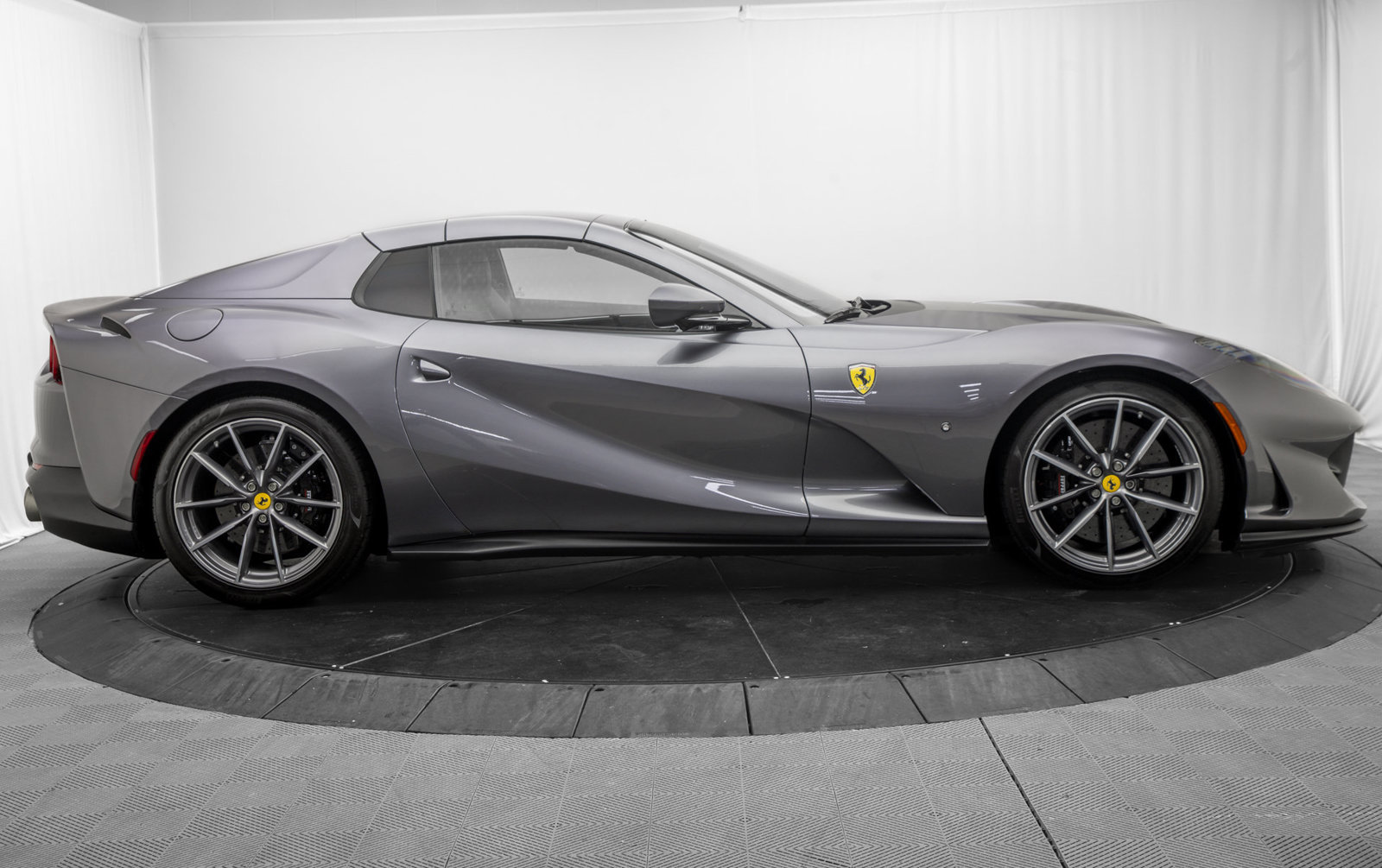 Used 2022 Ferrari 812 GTS RWD image 16