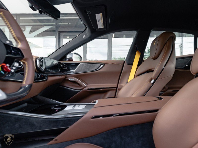 Used 2026 Ferrari Purosangue image 23