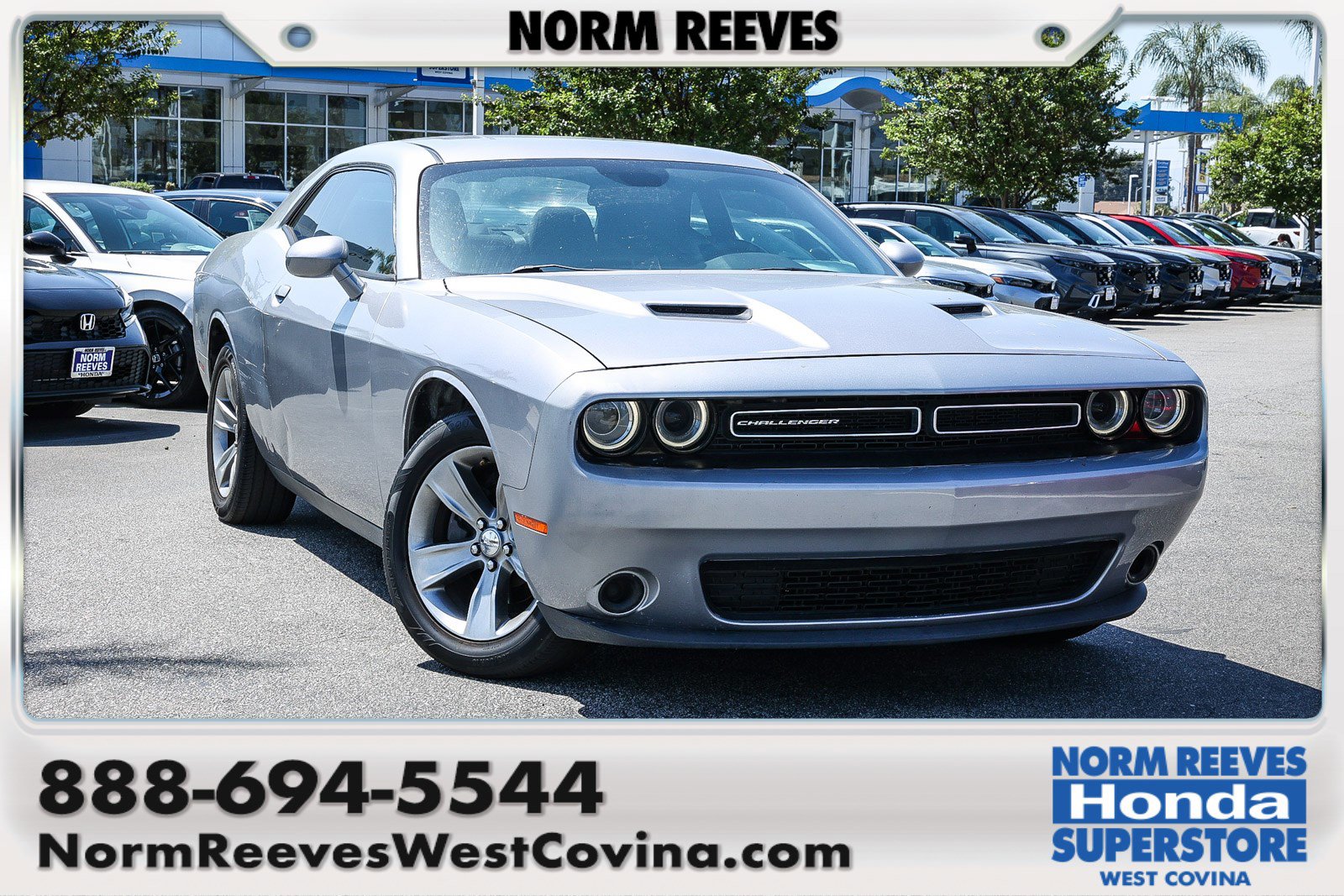 Used 2016 Dodge Challenger SXT image 1