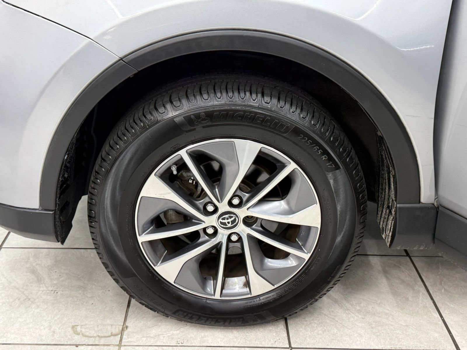 Used 2017 Toyota RAV4 XLE AWD/4WD image 39
