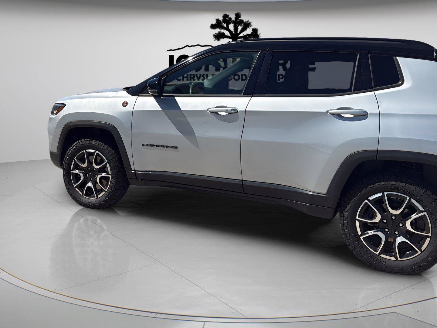 Used 2024 Jeep Compass Trailhawk AWD/4WD image 12
