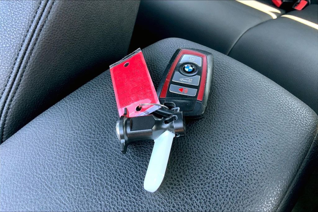 Used 2017 BMW 330i Sedan image 13