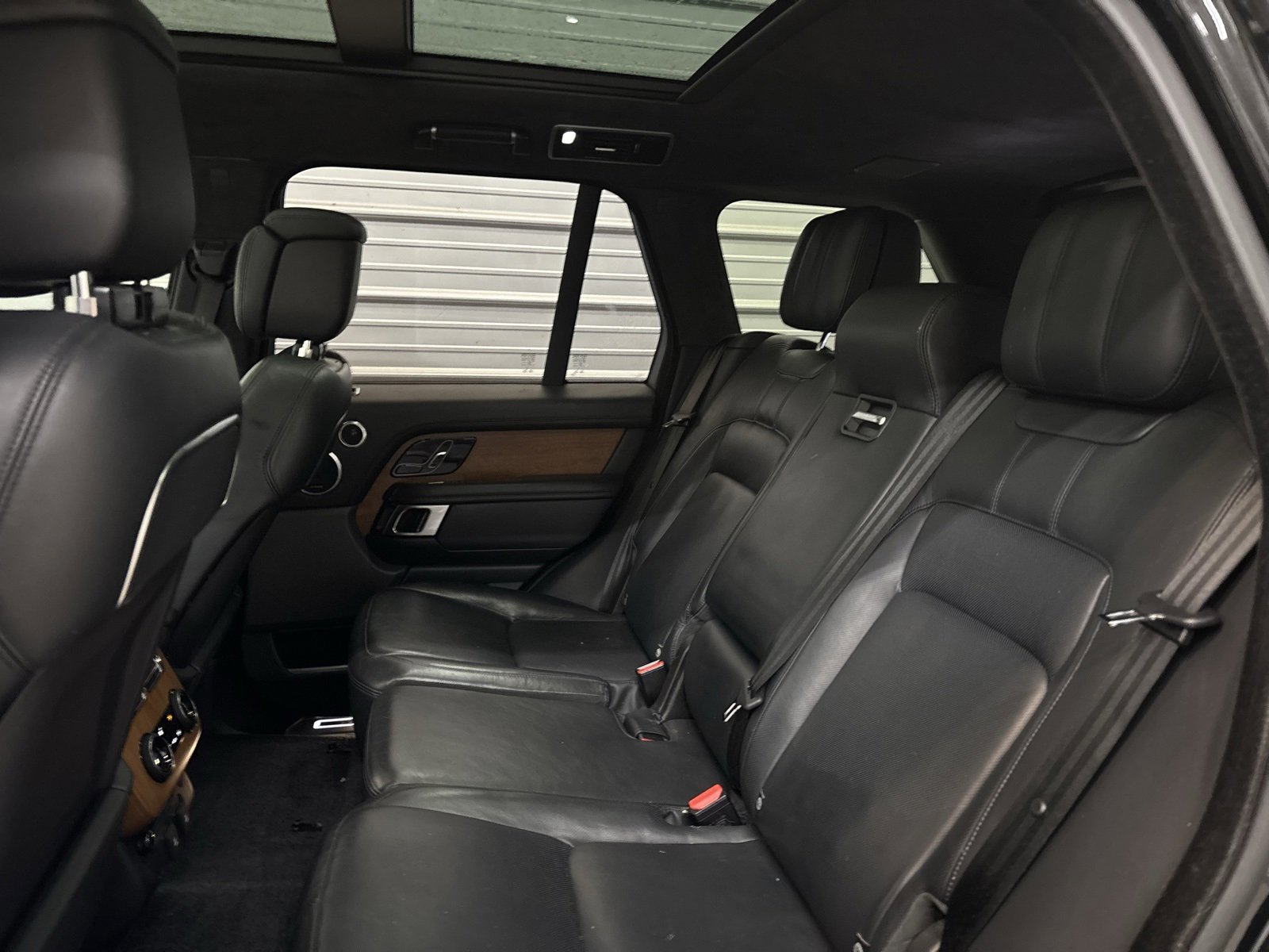 Used 2018 Land Rover Range Rover Autobiography image 25