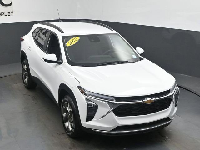 Used 2025 Chevrolet Trax LT w/ LT Convenience Package FWD image 45