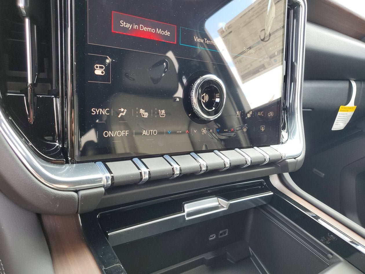 New 2026 GMC Yukon XL Denali w/ Sun & Power Step Package AWD/4WD image 23