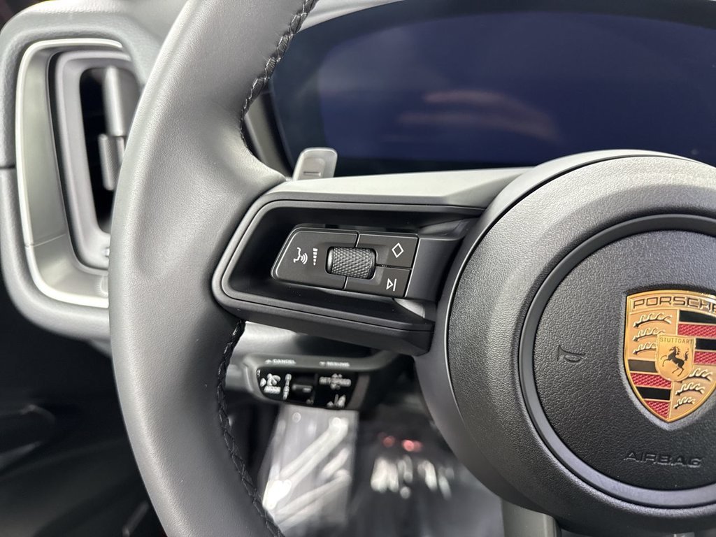 Certified 2025 Porsche Cayenne AWD/4WD image 38