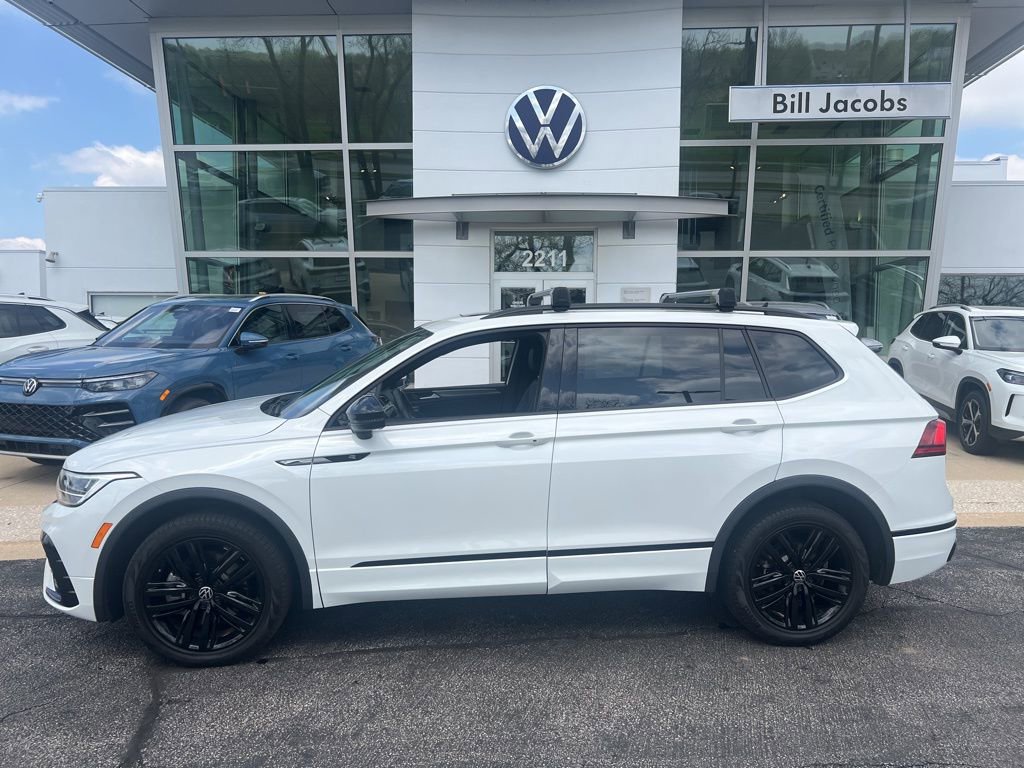 Used 2022 Volkswagen Tiguan SE R-Line AWD/4WD image 3