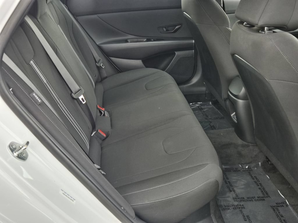 Certified 2025 Hyundai Elantra SEL FWD image 16