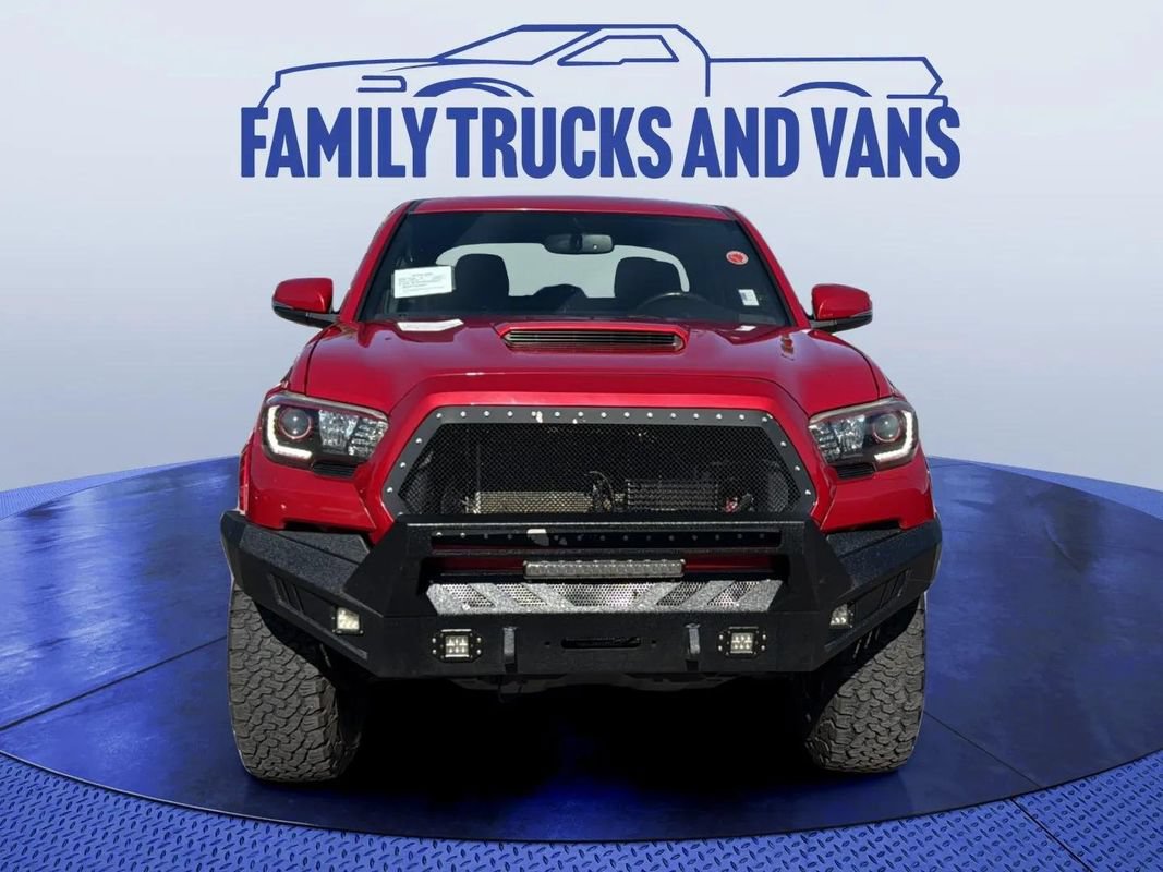 Used 2017 Toyota Tacoma TRD Sport AWD/4WD image 8