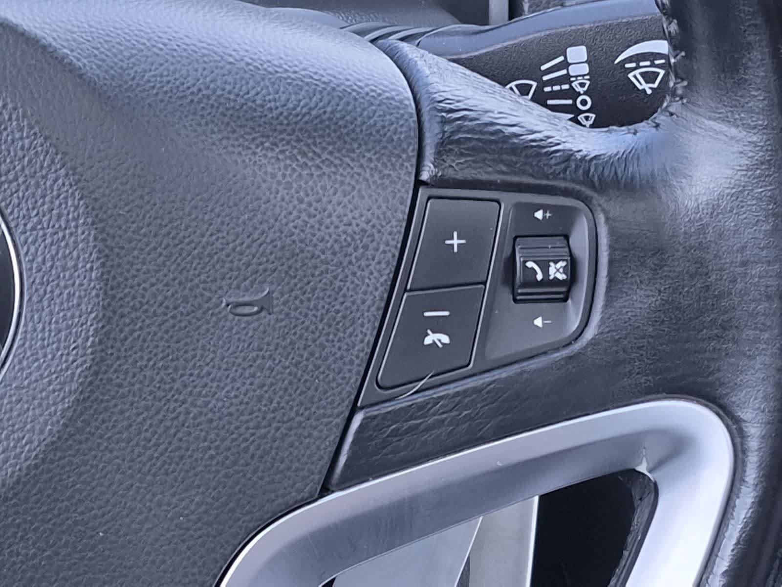 Used 2013 Chevrolet Captiva Sport LTZ FWD image 26