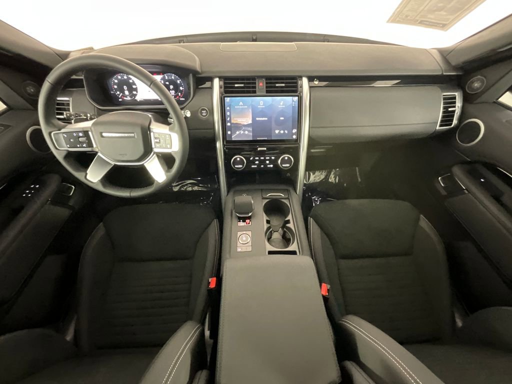 Certified 2025 Land Rover Discovery S image 10