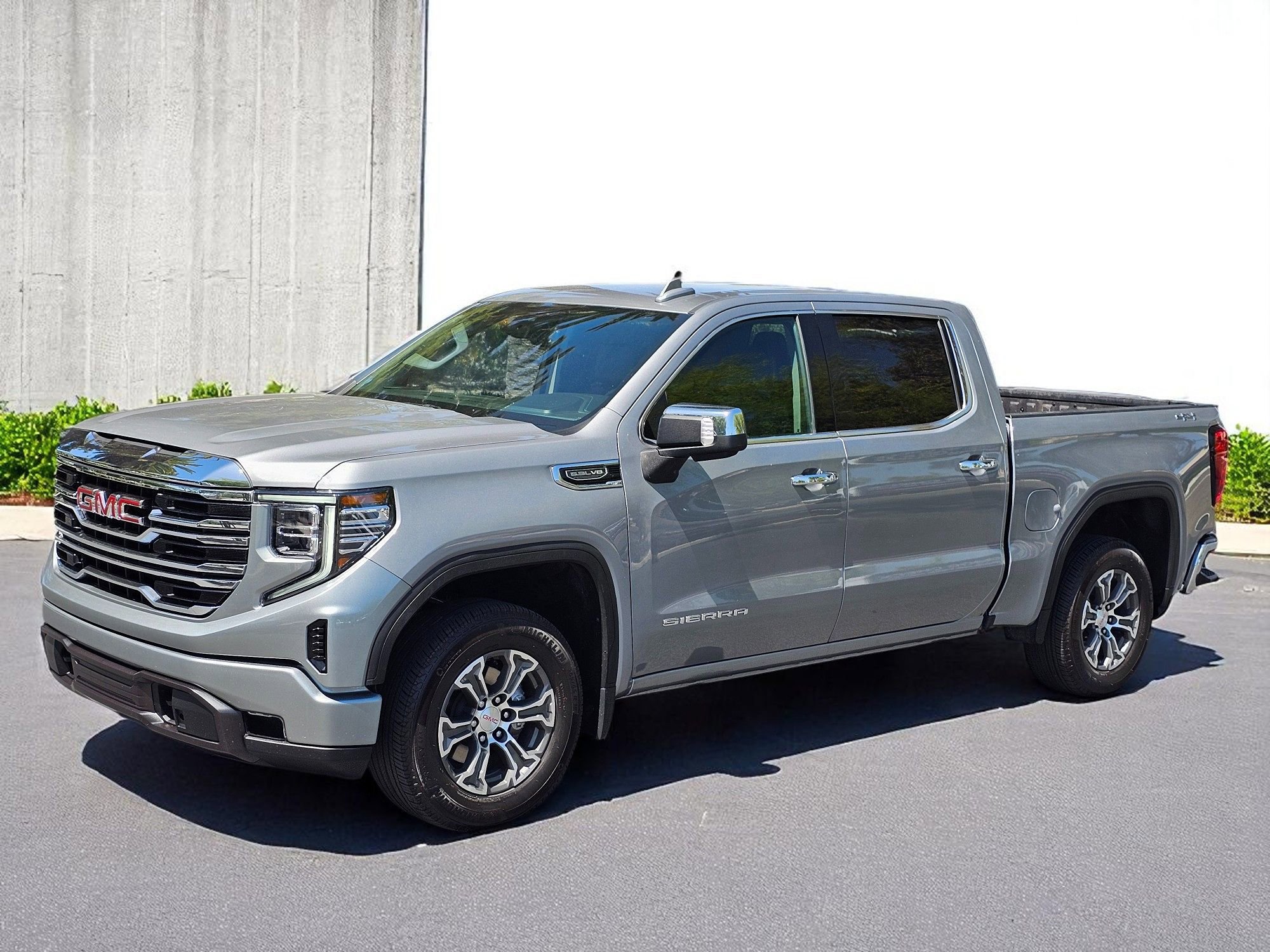 Used 2024 GMC Sierra 1500 SLT AWD/4WD image 7