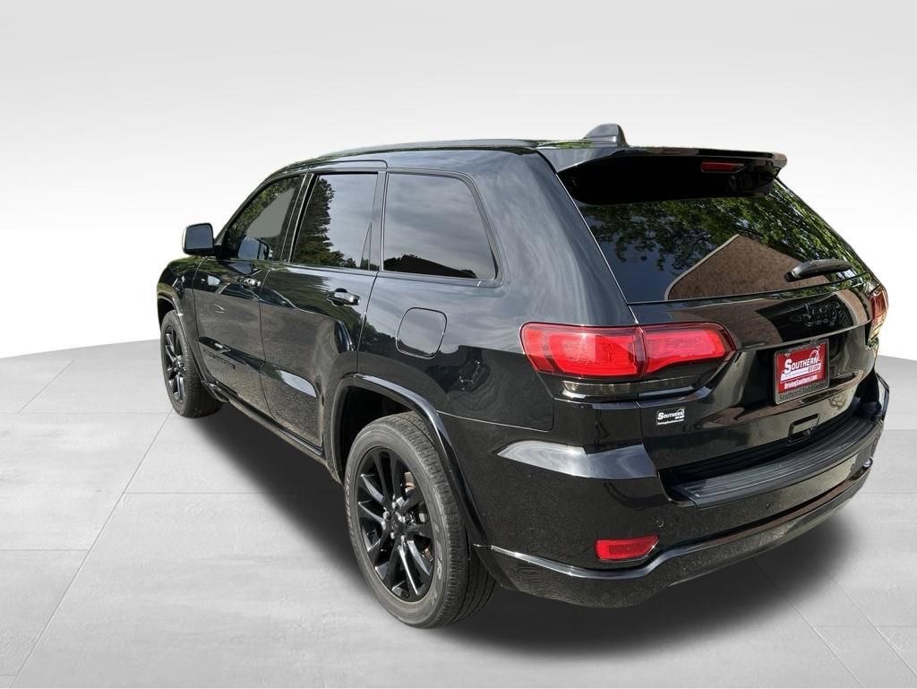 Used 2021 Jeep Grand Cherokee Laredo X RWD image 3