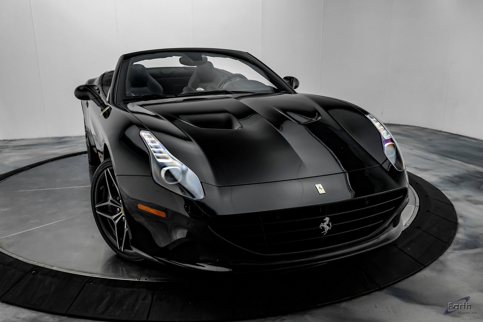 Used 2016 Ferrari California T image 26
